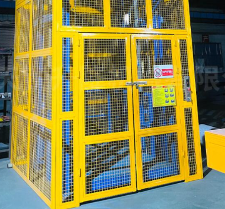 依兰货梯可以安装在室外吗